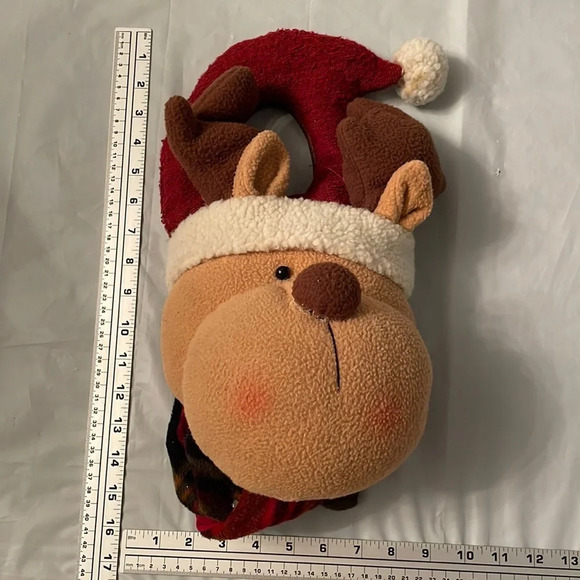 🦌 Reindeer Stuffie Door Knob Hanging Christmas Decor - Festive and Adorable! 🚪 - Picture 3 of 5